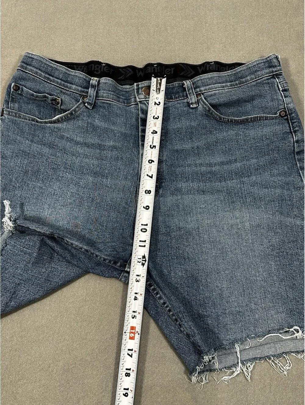Wrangler Men’s Denim Shorts Size 36 Relaxed Fit Blue Cutoff Frayed Hem